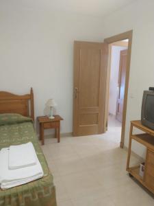 Televízia a/alebo spoločenská miestnosť v ubytovaní Apartamento 2 hab.en El Parador