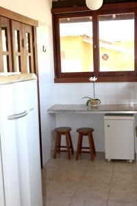 A kitchen or kitchenette at Madalena Apart