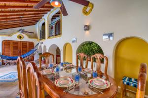 a dining room with a wooden table and chairs at Casa de Arcos in Granada