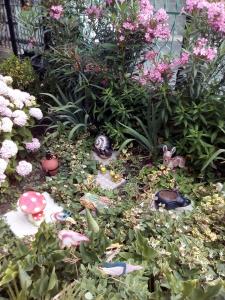 ロゼネッツにあるGuest Rooms Kotvаtaの多種多様な植物・花の庭園