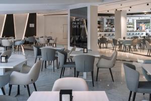 A restaurant or other place to eat at Hotel Olympus Palace