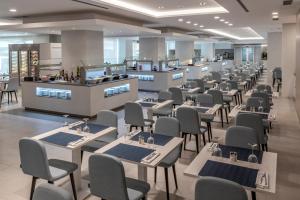A restaurant or other place to eat at Hotel Olympus Palace