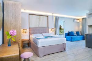 Postel nebo postele na pokoji v ubytování Iliomagic Luxury Suites Thassos + 70 fotografií