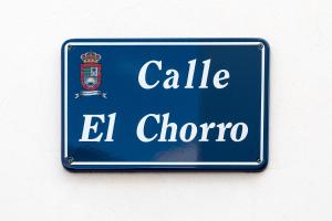 a blue sign that says calle el chorro at Casa Mussa in Valle Gran Rey
