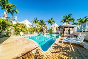 Piscina di T2 classé 4 étoiles avec jardin, piscine, vue mer à Saint-Gilles-les-Bains o nelle vicinanze