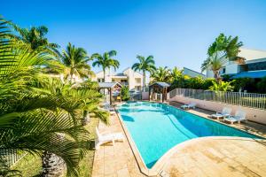 Piscina di T2 classé 4 étoiles avec jardin, piscine, vue mer à Saint-Gilles-les-Bains o nelle vicinanze