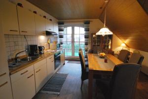 مطبخ أو مطبخ صغير في Ferienwohnung -Am Kanal-
