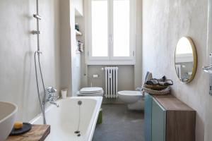 Koupelna v ubytování Via Pai Home Accogliente bilocale a due passi da Firenze Wi-Fi veloce & parcheggio gratuito