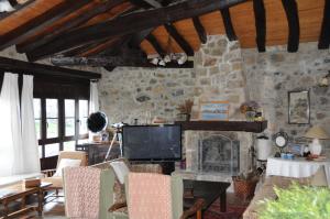 A television and/or entertainment centre at La Casona de los Nonos