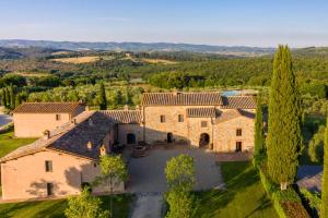 an aerial view of an italian villa with trees at Borgo dé Brandi in Monteriggioni