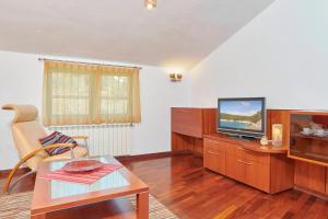 Телевизор и/или развлекательный центр в Villa Giardina Apartments