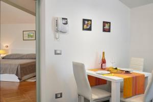 Кровать или кровати в номере Villa Giardina Apartments