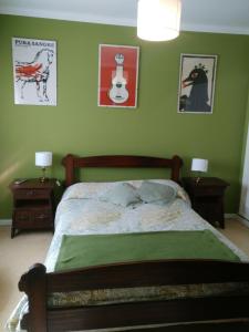 a bedroom with a bed with two night tables and two lamps at Departamento Legarra Mar in Miramar