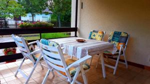 a wooden table and chairs on a patio at Csillag-lak Balatonföldvár in Balatonföldvár