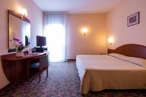 Säng eller sängar i ett rum på Hotel Persico's