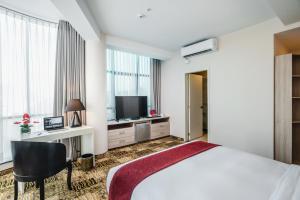 TV a/nebo společenská místnost v ubytování Nobility Grand Hotel