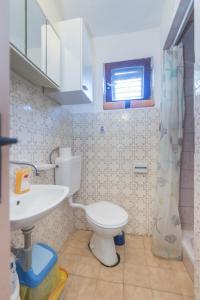 a bathroom with a toilet and a sink at Apartments Robinzon Petar in Gdinj