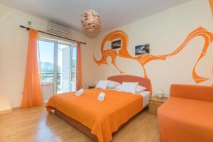 En eller flere senge i et værelse på Apartments Jelka