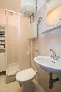 Et badeværelse på Apartments Jelka