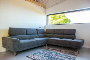 Caparica Azores Ecolodge的休息区