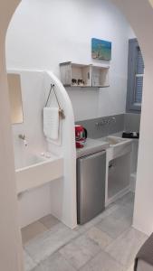 Kuchyňa alebo kuchynka v ubytovaní Grey Rooms Naxos