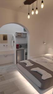Posteľ alebo postele v izbe v ubytovaní Grey Rooms Naxos