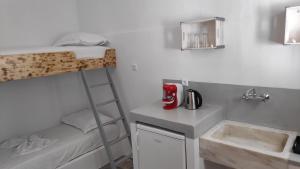 Kuchyňa alebo kuchynka v ubytovaní Grey Rooms Naxos