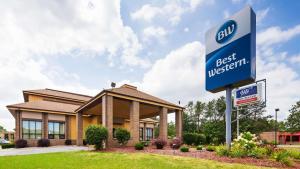 a sign in front of a best western hotel at Best Western Ambassador Inn & Suites in Wisconsin Dells