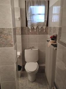 A bathroom at The House with the Hydrangeas