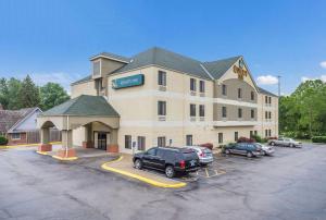 a hotel with cars parked in a parking lot at Quality Inn I-70 Near Kansas Speedway in Kansas City