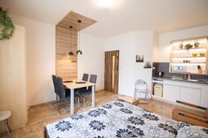 Kuchyňa alebo kuchynka v ubytovaní Apartmány Lea