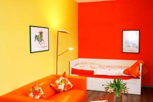 Een bed of bedden in een kamer bij Hof Esterau - Appartment gelb