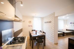 Kuchyňa alebo kuchynka v ubytovaní Apartmány Lea