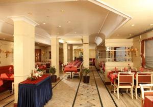 A restaurant or other place to eat at Yuvarani Residency