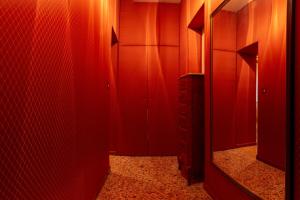 
A bathroom at Luxury Venetian flat for 2 near Rialto
