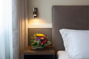 Postel nebo postele na pokoji v ubytování Fragrance Hotel St. Peter