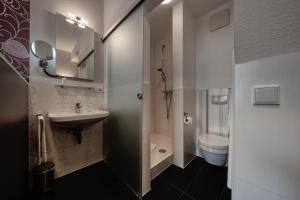 Koupelna v ubytování Hotel l'adresse garni
