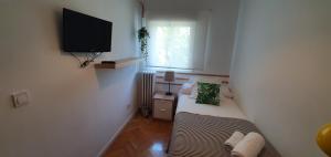 Telewizja i/lub zestaw kina domowego w obiekcie Real Beds Madrid