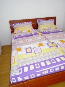 Ένα ή περισσότερα κρεβάτια σε δωμάτιο στο Vila Veronika ul Dame Gruev 207 Ohrid