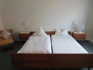 Ліжко або ліжка в номері Der Gasthof in Alfdorf