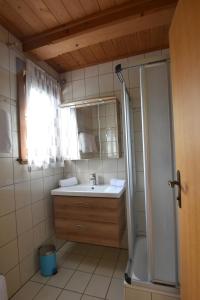 Koupelna v ubytování Haus Amadeus + 25 fotografií