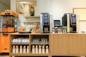 Köök või kööginurk majutusasutuses Matabi Hotel Toulouse Gare by HappyCulture