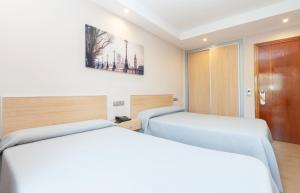 Posteľ alebo postele v izbe v ubytovaní Hotel Olympia Ronda I