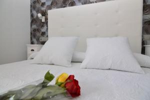 Ein Bett oder Betten in einem Zimmer der Unterkunft Hotel Castillo Benidorm