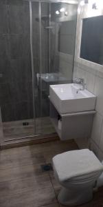 Koupelna v ubytování Posidonio Hotel