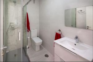 A bathroom at La Merced RooMalaga by Bossh! Apartments