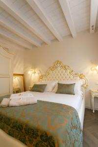 เตียงในห้องที่ Ca' Vittoria Apartsuite House Chioggia