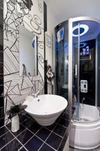 a bathroom with a sink and a shower and a toilet at Studio Lawendowa in Gdańsk