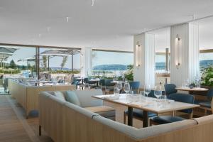 Majoituspaikan Alex Lake Zürich - Lifestyle hotel and suites ravintola tai vastaava paikka