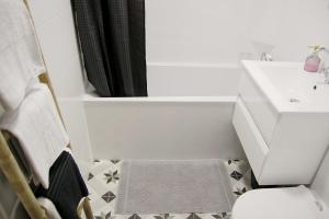 Łazienka w obiekcie Apartament Flauta